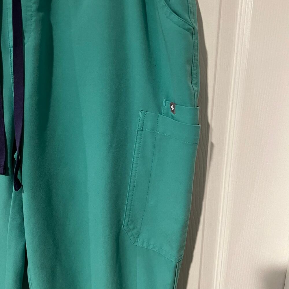 FIGS Yola Technical Collection Scrub Pants - Picture 5 of 9